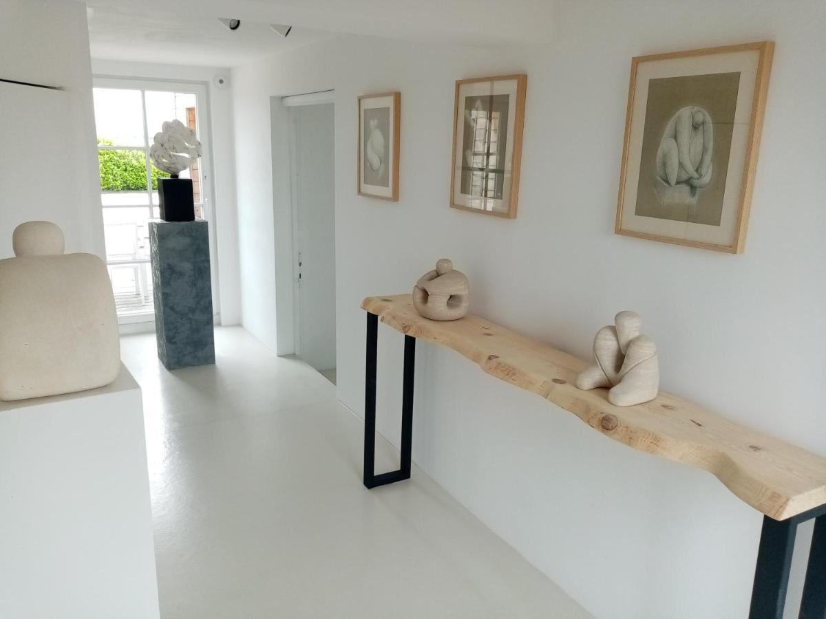 Отель Galerie, Tumulus De La Hogue Fontenay-le-Marmion Экстерьер фото